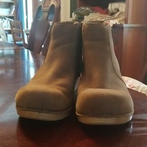Dansko Maria booties in VGUC. Size 40